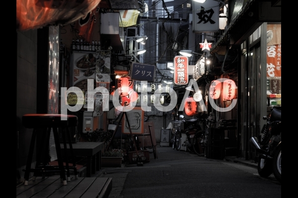 路地裏の盛り場 路地裏の盛り場の写真