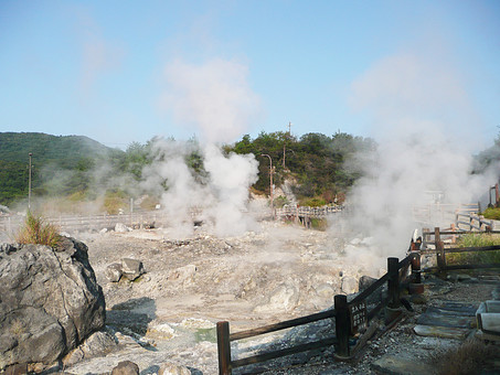 雲仙地獄地帯 雲仙岳 長崎県 雲仙 山 温泉 噴気 湯けむり 岩