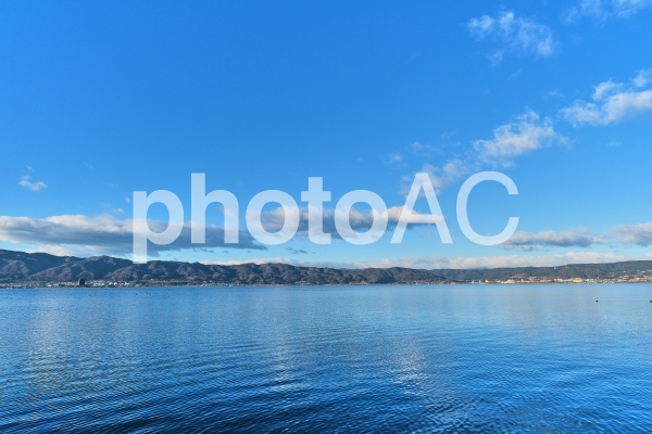 さざなみの模様が美しい諏訪湖 さざなみの模様が美しい諏訪湖の写真