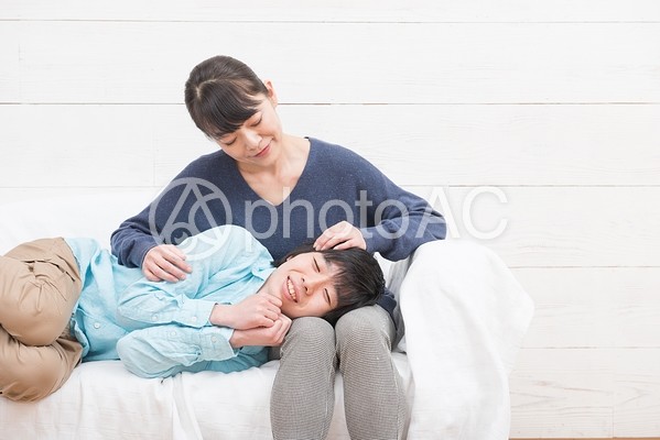 「ママの膝が一番落ち着く~」1 「ママの膝が一番落ち着く~」1の写真