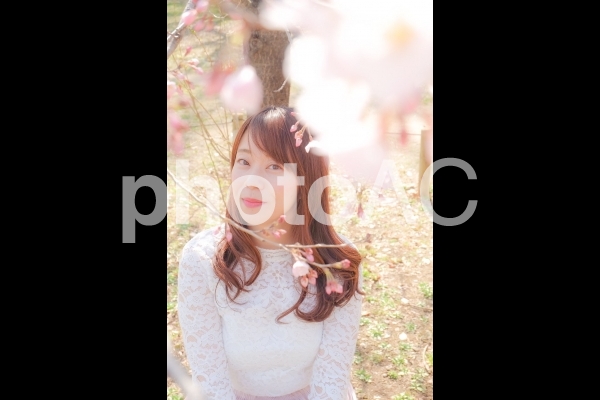 桜と女性 桜と女性の写真
