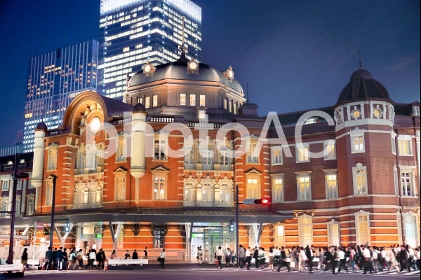 東京駅の夜景 東京駅の夜景の写真