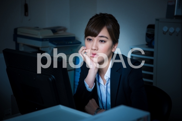疲れた女性社員6 疲れた女性社員6の写真