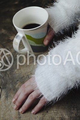 コーヒーを持つ手8 No 写真素材なら 写真ac 無料 フリー ダウンロードok