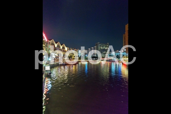 シンガポール クラークキー 夜景 イルミネーション 川 シンガポール クラークキー 夜景 イルミネーション 川の写真