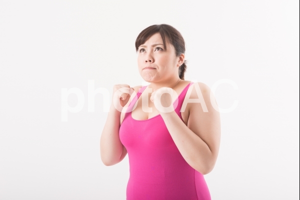 やる気ポーズをする女性2 やる気ポーズをする女性2の写真