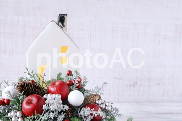 家とクリスマスアレンジメント 家とクリスマスアレンジメントの写真