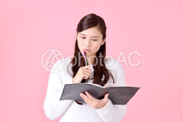 ファイルを持つ女性11 ファイルを持つ女性11の写真