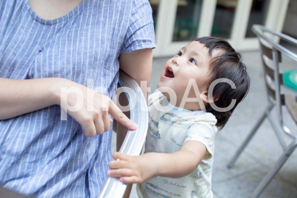 お母さんと子供 お母さんと子供の写真