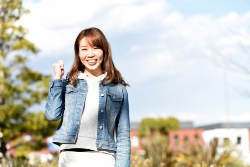笑顔の女性の写真