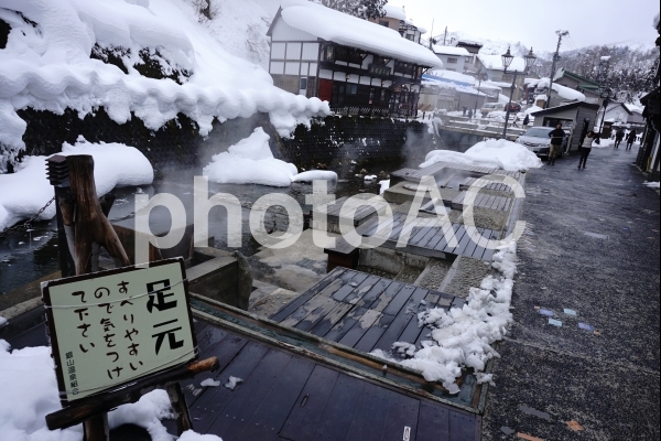 寒そうな銀山温泉 寒そうな銀山温泉の写真