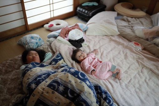 起きているの写真素材 写真素材なら 写真ac 無料 フリー ダウンロードok