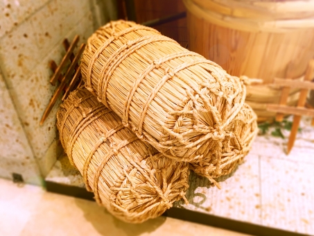 背景 バック バックグランド 米俵 米 食べ物 食品 食料 イメージ 年貢 奉納 茶色 藁 わら こめ コメ 秋 9月 10月 食 壁紙 食欲 新米 豊作 稲 収穫 富 時代劇 米問屋 お米屋 俵 季節 名月 十五夜 樽 木桶