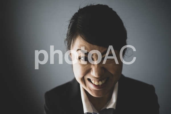激怒するビジネス女性 激怒するビジネス女性の写真