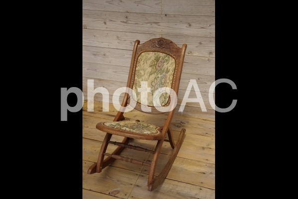 アンティークなロッキングチェア No 写真素材なら 写真ac 無料 フリー ダウンロードok