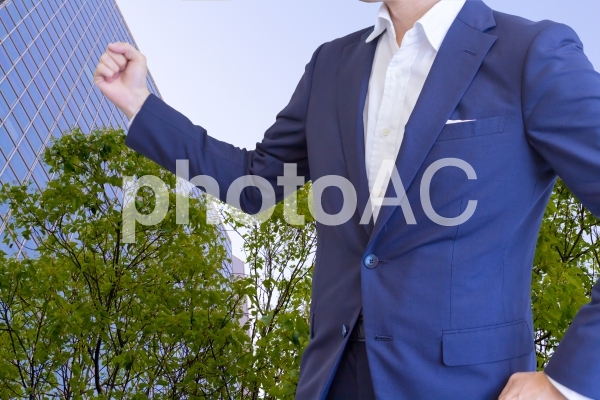 ガッツポーズのビジネスマン ガッツポーズのビジネスマンの写真