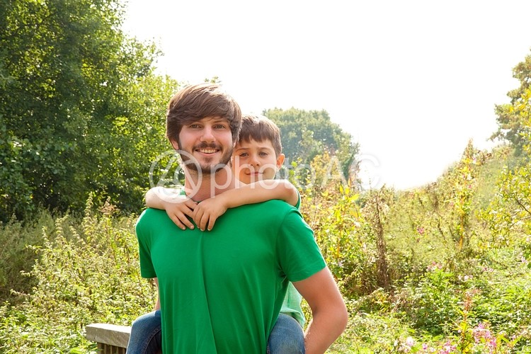 父と息子2 No 194529｜写真素材なら「写真AC」無料（フリー）ダウンロードOK