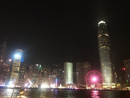 夜のビルの写真素材 写真素材なら 写真ac 無料 フリー ダウンロードok