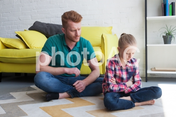 怒る娘とお父さん5 怒る娘とお父さん5の写真