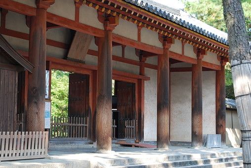 唐招提寺 南大門 自然 風景 環境 建物 町並み 歴史 信仰 仏閣 寺社 古い 由緒 遺跡 観光 文化 仏教 先祖 ゆかり 伝統 祭礼 儀式 日本 古風 和風 建築 唐招提寺 南大門