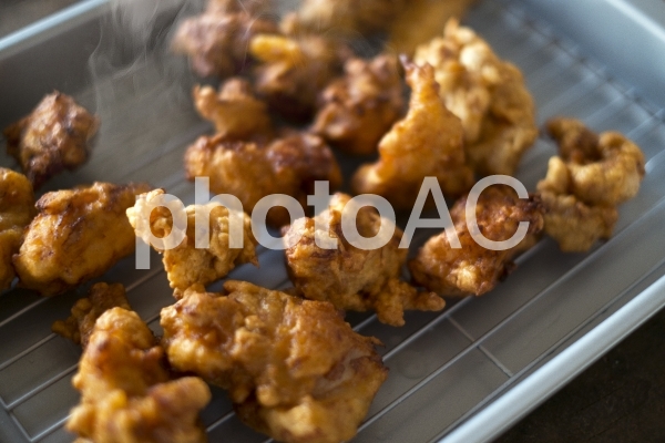 鶏肉の唐揚げ作り 鶏肉の唐揚げ作りの写真