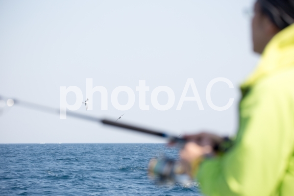船釣りをする人 船釣りをする人の写真
