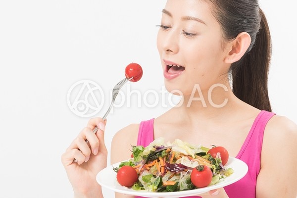 サラダを食べる女性2 サラダを食べる女性2の写真