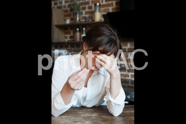 離婚を考える女性11 離婚を考える女性11の写真