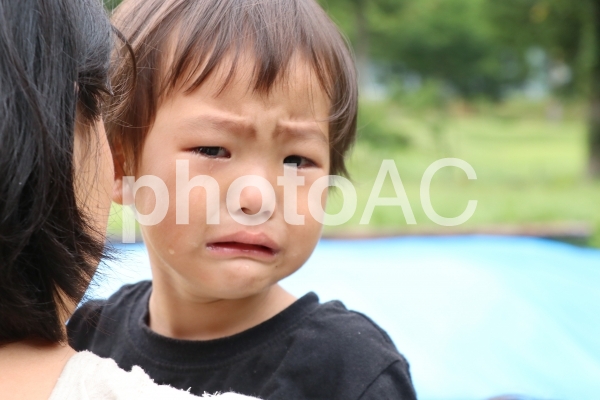イヤイヤ期の子供 イヤイヤ期の子供の写真