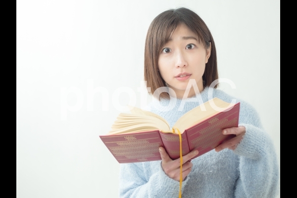 読書をする女性のイメージ No 写真素材なら 写真ac 無料 フリー ダウンロードok