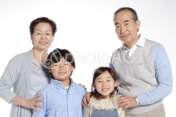祖父母と孫14 祖父母と孫14の写真