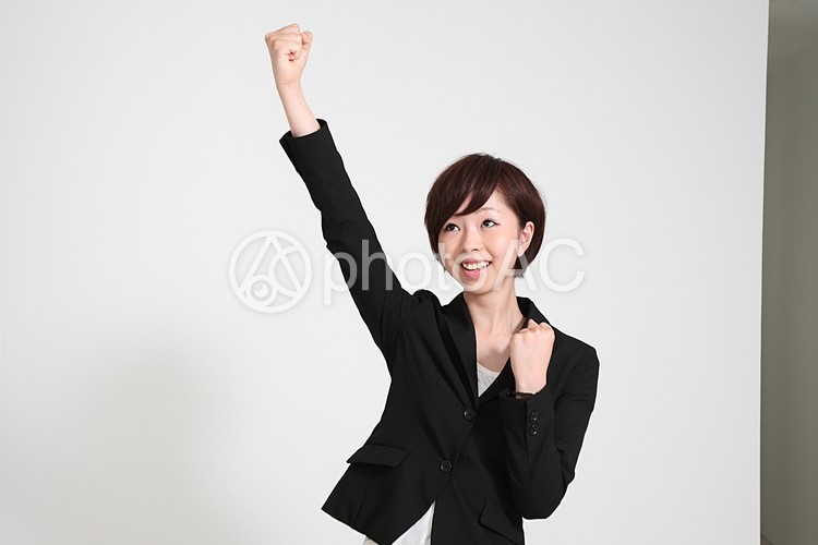 ガッツポーズする女性社員９ No 写真素材なら 写真ac 無料 フリー ダウンロードok