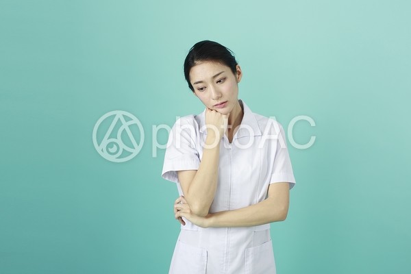 白衣の女性100 白衣の女性100の写真