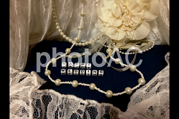 文字キューブ HAPPY WEDDING ハッピーウェディング レースとコサージュネックレス 文字キューブ HAPPY WEDDING ハッピーウェディング レースとコサージュネックレスの写真