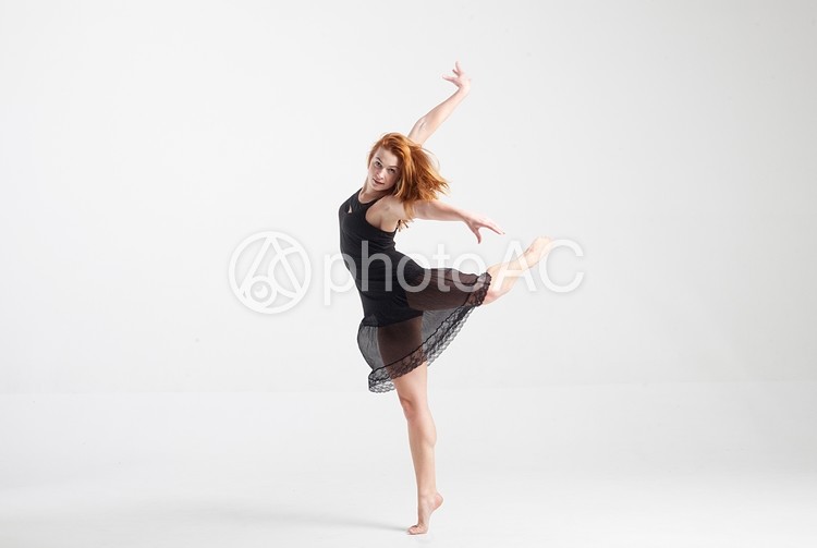 ポーズを決める女性バレリーナ1 No 写真素材なら 写真ac 無料 フリー ダウンロードok
