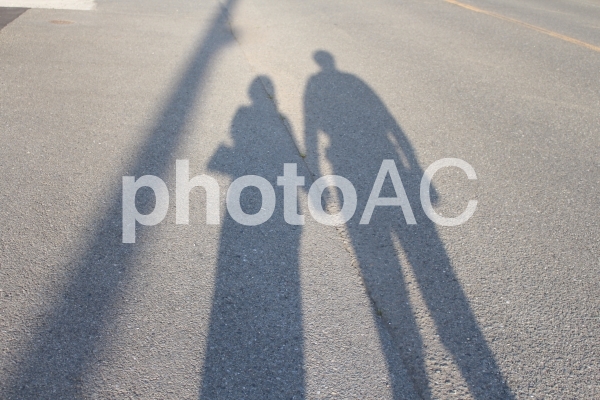 カップルの影 カップルの影の写真