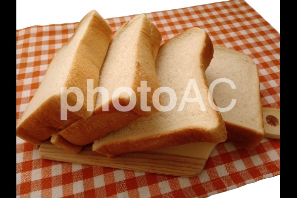 倒した厚切り食パン4枚 倒した厚切り食パン4枚の写真