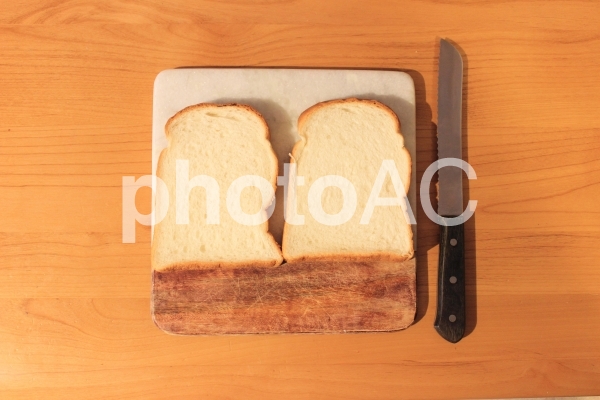 食パンとパン切り包丁 食パンとパン切り包丁の写真