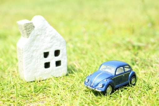 車と家の写真