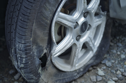 「タイヤバースト」の画像検索結果