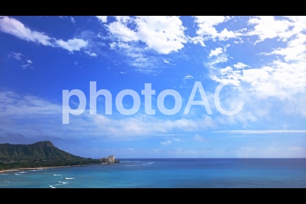 ハワイ オアフ島 ダイヤモンドヘッド 空と海 ハワイ オアフ島 ダイヤモンドヘッド 空と海の写真