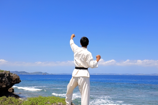 男性後ろ姿の写真素材 写真素材なら 写真ac 無料 フリー ダウンロードok