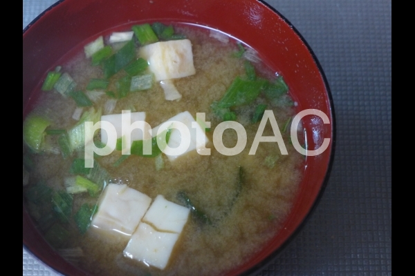 お味噌汁002(豆腐と長ねぎ) お味噌汁002(豆腐と長ねぎ)の写真