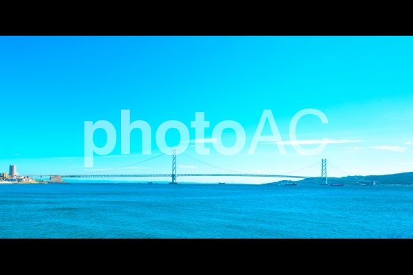 青空の明石海峡大橋 青空の明石海峡大橋の写真