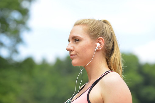 éå ã¹ãã¼ã ã¸ã§ã®ã³ã° ã©ã³ãã³ã° ã¦ã©ã¼ã­ã³ã° ã¦ã©ã¼ã¯ãã³ é³æ¥½ãã¬ã¤ã¤ã¼ ã¤ã¤ãã³ å¤å½äºº å¥³æ§ å¥³å­ å¥³ æ¨ªé¡ ã¢ãã ç¬é¡ ã¹ãã¤ã« å¾®ç¬ã¿ å¾®ç¬ ä¸åèº« éé«ª ã­ã³ã°ãã¢ã¼ ããã¼ãã¼ã« 20ä»£ 30ä»£ è¥ã èæ¯ ç©º ç½ ãã¯ã¤ã æ°´è² ã¹ã«ã¤ãã«ã¼ æ¨ æ£® æ£®æ ç· ã°ãªã¼ã³ å¬å ãã¼ã¯ mdff019