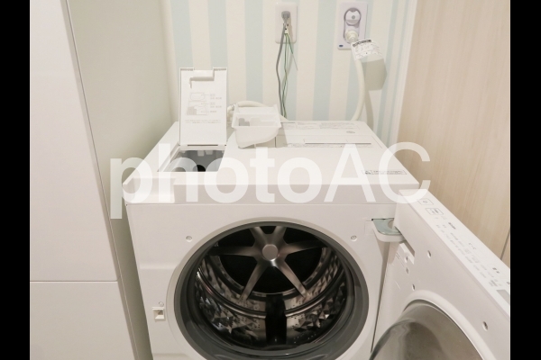 洗濯乾燥機のメンテナ 洗濯乾燥機のメンテナの写真