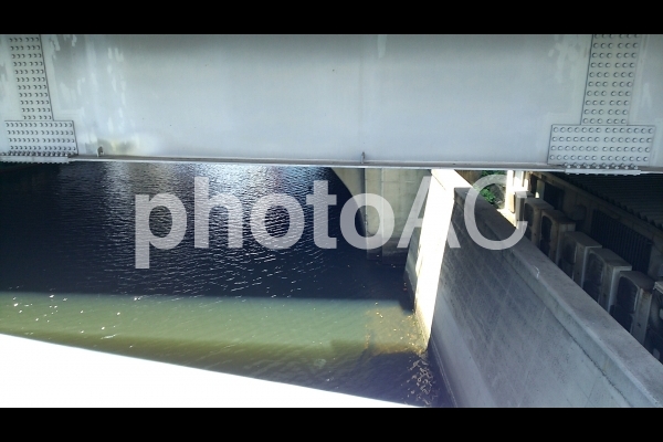 橋の上から覗く川 No 写真素材なら 写真ac 無料 フリー ダウンロードok