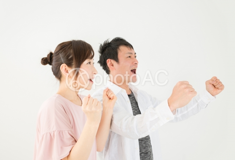 ガッツポーズで喜ぶ男女 No 写真素材なら 写真ac 無料 フリー ダウンロードok